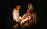 Veglia di Pasqua, il Papa: "Non lasciamoci imprigionare dai macigni della morte"