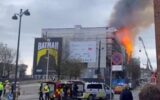 Danimarca, violento incendio alla Borsa di Copenaghen: crollata la guglia