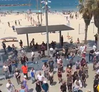 Israele-Iran, medico italiano a Tel Aviv: "Balli in spiaggia dopo notte di tensione"