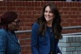 Kate Middleton supera William, è al primo posto fra i reali più popolari