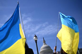 Ucraina, Biden: "Subito armi a Kiev". Missili Atacms già inviati in segreto