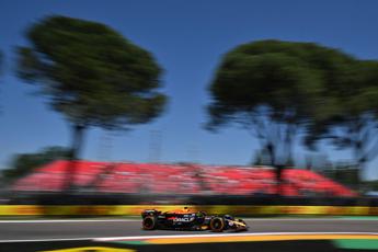 Gp Imola, Verstappen pole con Red Bull e Ferrari indietro