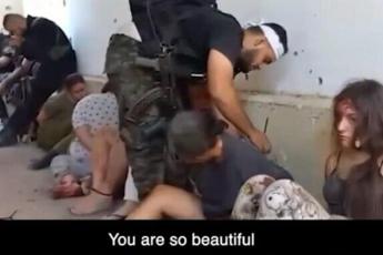 Israele, il video choc delle soldatesse rapite da Hamas