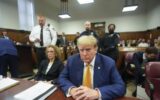 Trump, giuria in camera di consiglio a New York. Il Tycoon protesta: "Processo truccato"