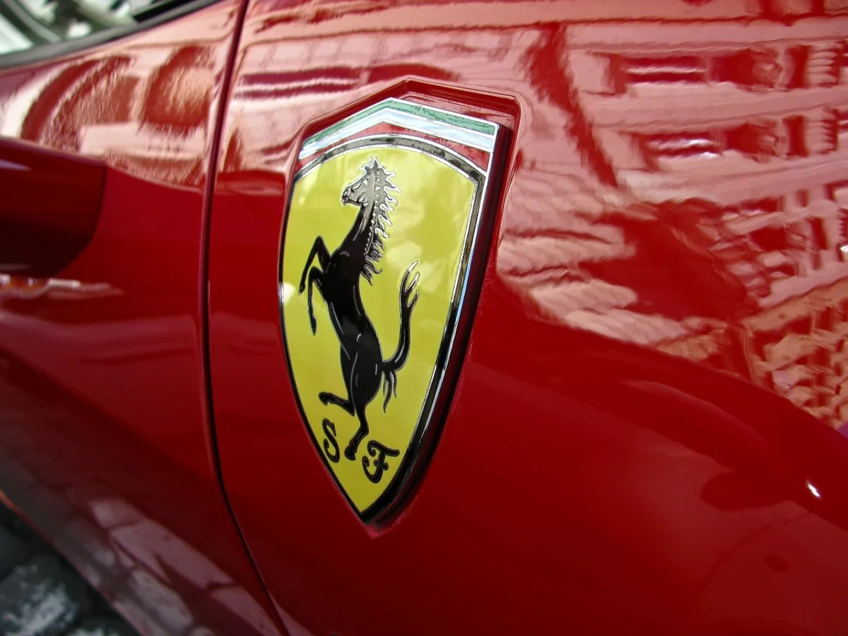 Ferrari azzurro