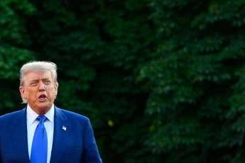 Dazi Usa, Trump invia oggi le prime lettere e minaccia: "+10% ai pro-Brics" Dazi Usa