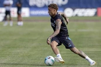 Napoli, dribbling e 'rabona' per Noa Lang: tifosi in estasi Noa Lang