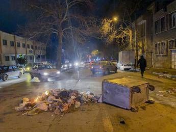 Proteste in Iran, sale a 35 il bilancio dei morti: oltre 1.200 arresti Proteste in Iran, sale a 35 il bilancio dei morti: oltre 1.200 arresti
