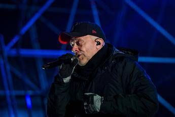 Sanremo 2026, Max Pezzali protagonista della Costa Toscana Sanremo 2026, Max Pezzali protagonista della Costa Toscana