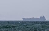 Iran, petroliera in fiamme al largo dell'Arabia Saudita: colpita da 'proiettile non identificato' Iran, petroliera in fiamme al largo dell'Arabia Saudita: colpita da 'proiettile non identificato'