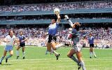 Maradona e il pallone de 'la mano de Dios', il cimelio venduto per 2,5 milioni Maradona e il pallone de 'la mano de Dios', il cimelio venduto per 2,5 milioni