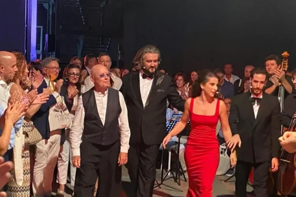 Una Traviata da cortile