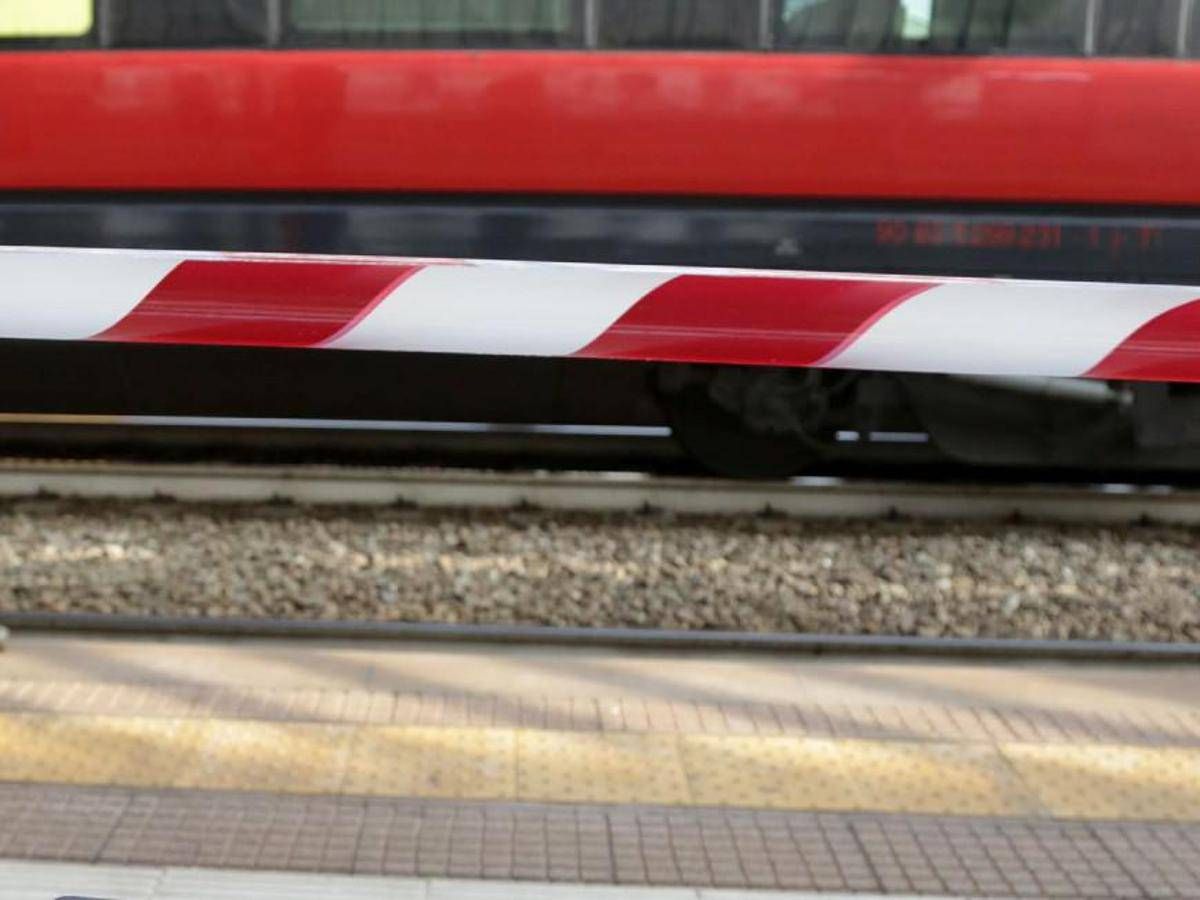 Bologna-Rimini, ritardi fino a due ore sulla linea ferroviaria dopo l'investimento di una persona Bologna-Rimini, ritardi fino a due ore sulla linea ferroviaria dopo l'investimento di una persona