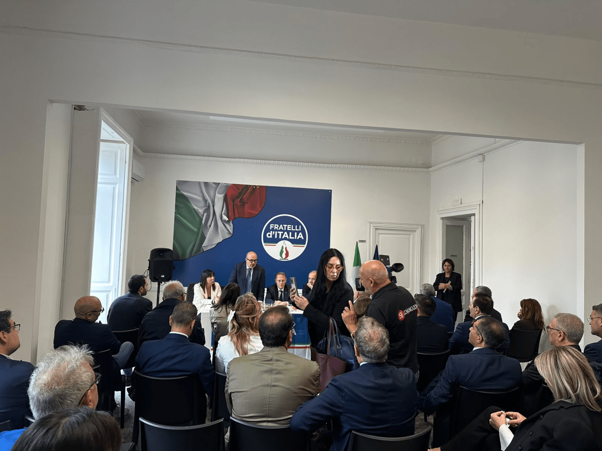 Campania, Sangiuliano: "Le uniche cose che si realizzano sono decretate dal governo Meloni, il resto è immobilismo" Campania, Sangiuliano: "Le uniche cose che si realizzano sono decretate dal governo Meloni, il resto è immobilismo"