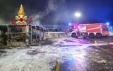 Firenze, incendio in deposito Autolinee Toscane: 12 bus distrutti e 7 danneggiati Firenze, incendio in deposito Autolinee Toscane: 12 bus distrutti e 7 danneggiati