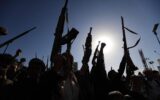 Riad: "Houthi responsabili attacco aeroporto, reagiremo". Raid sauditi contro i ribelli in Yemen Riad: "Houthi responsabili attacco aeroporto, reagiremo". Raid sauditi contro i ribelli in Yemen