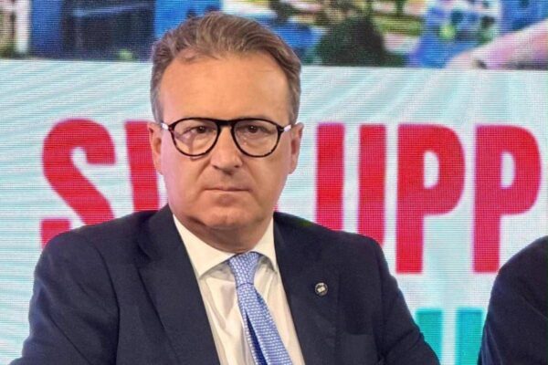 Risparmio, Damiani: "Conti di investimento e incentivi fiscali per sostenere la crescita del Paese" Risparmio, Damiani: "Conti di investimento e incentivi fiscali per sostenere la crescita del Paese"