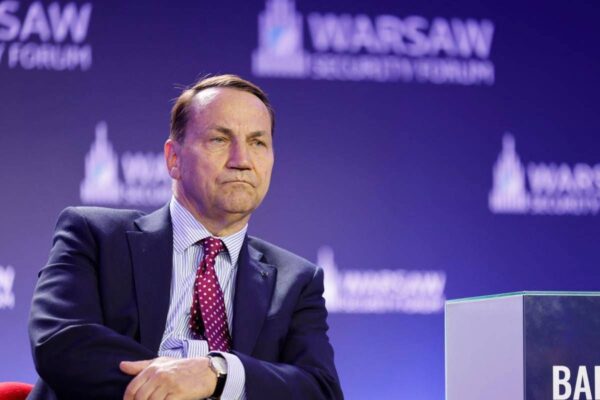 Russia, Polonia avverte Nato: "Preparare risposta forte se attacchi ibridi provocano vittime" Russia, Polonia avverte Nato: "Preparare risposta forte se attacchi ibridi provocano vittime"