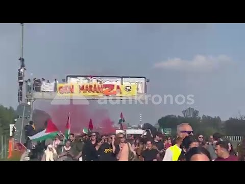 Sciopero Milano, il corteo blocca la tangenziale e spunta lo striscione ‘Gen Maranza’ Sciopero Milano, il corteo blocca la tangenziale e spunta lo striscione ‘Gen Maranza’