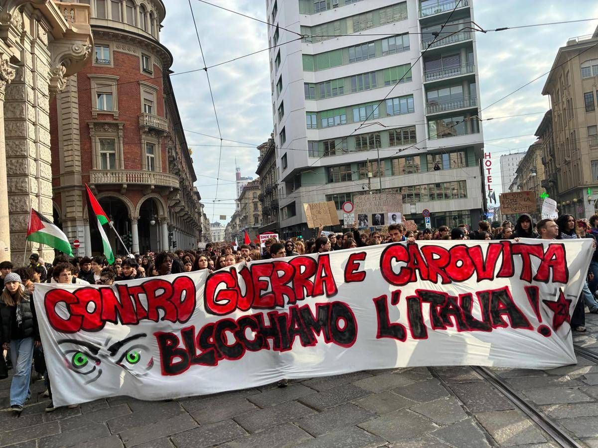 Sciopero generale, cortei e disagi in tutta Italia: Roma e Milano blindate, a rischio i trasporti - Diretta Sciopero generale, cortei e disagi in tutta Italia: Roma e Milano blindate, a rischio i trasporti - Diretta