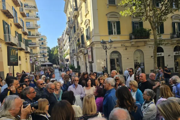 Napoli, delitti e segreti tra le vie della città: un tour giallo