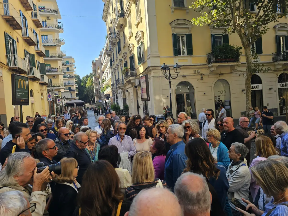 Napoli, delitti e segreti tra le vie della città: un tour giallo
