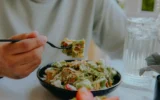 Comportamento alimentare: come cambiano le abitudini con l’età, il sesso e il peso corporeo Comportamento alimentare: come cambiano le abitudini con l’età, il sesso e il peso corporeo