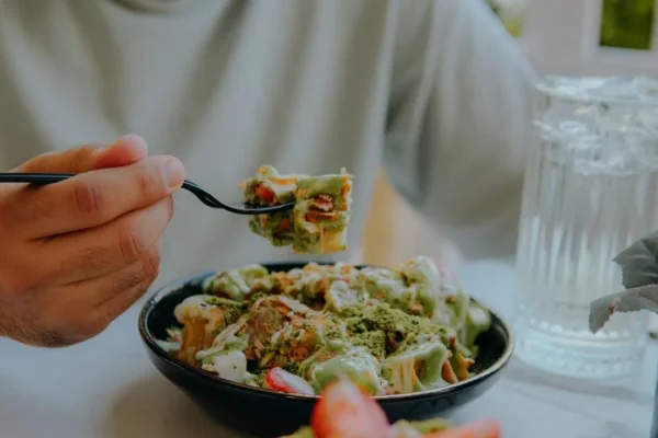 Comportamento alimentare: come cambiano le abitudini con l’età, il sesso e il peso corporeo Comportamento alimentare: come cambiano le abitudini con l’età, il sesso e il peso corporeo